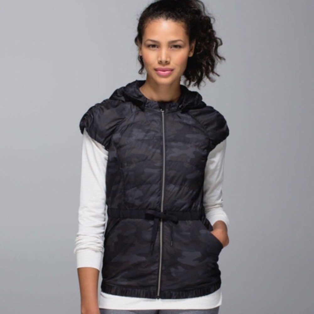 LULULEMON Size 8 Spring Fling Puffy Down Vest Camo